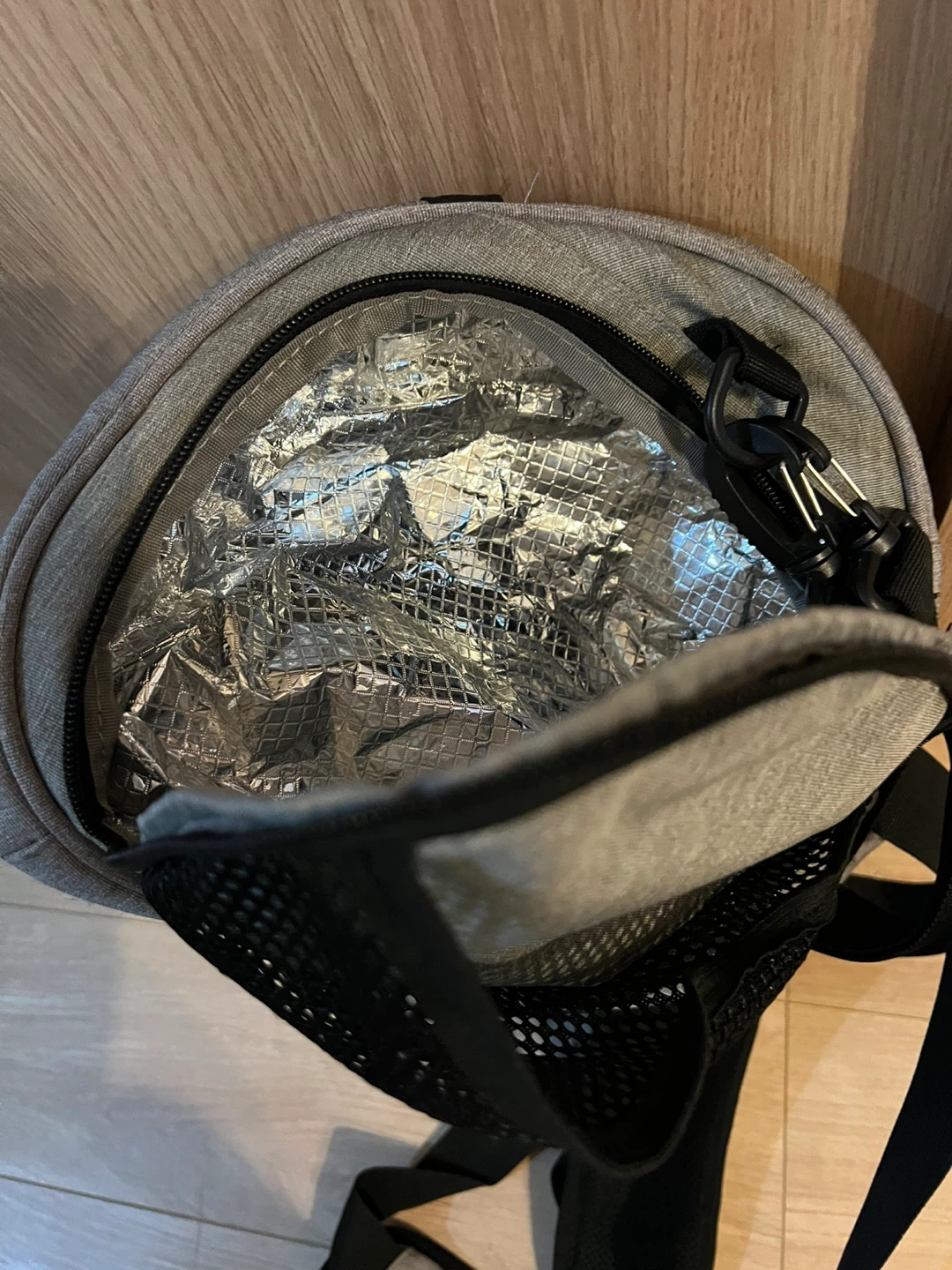 【2,000円】スポーツバッグ25L＋MIZUNO室内テニスシューズ 約25.5cmの写真6枚目