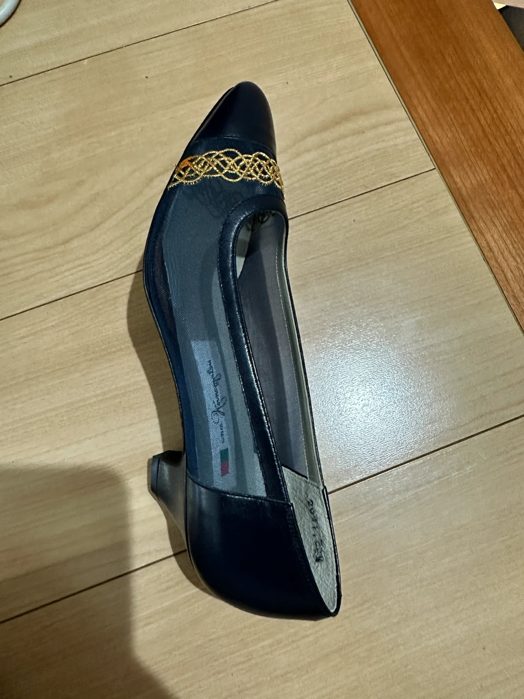 銀座かねまつ パンプス 紺色の写真2枚目