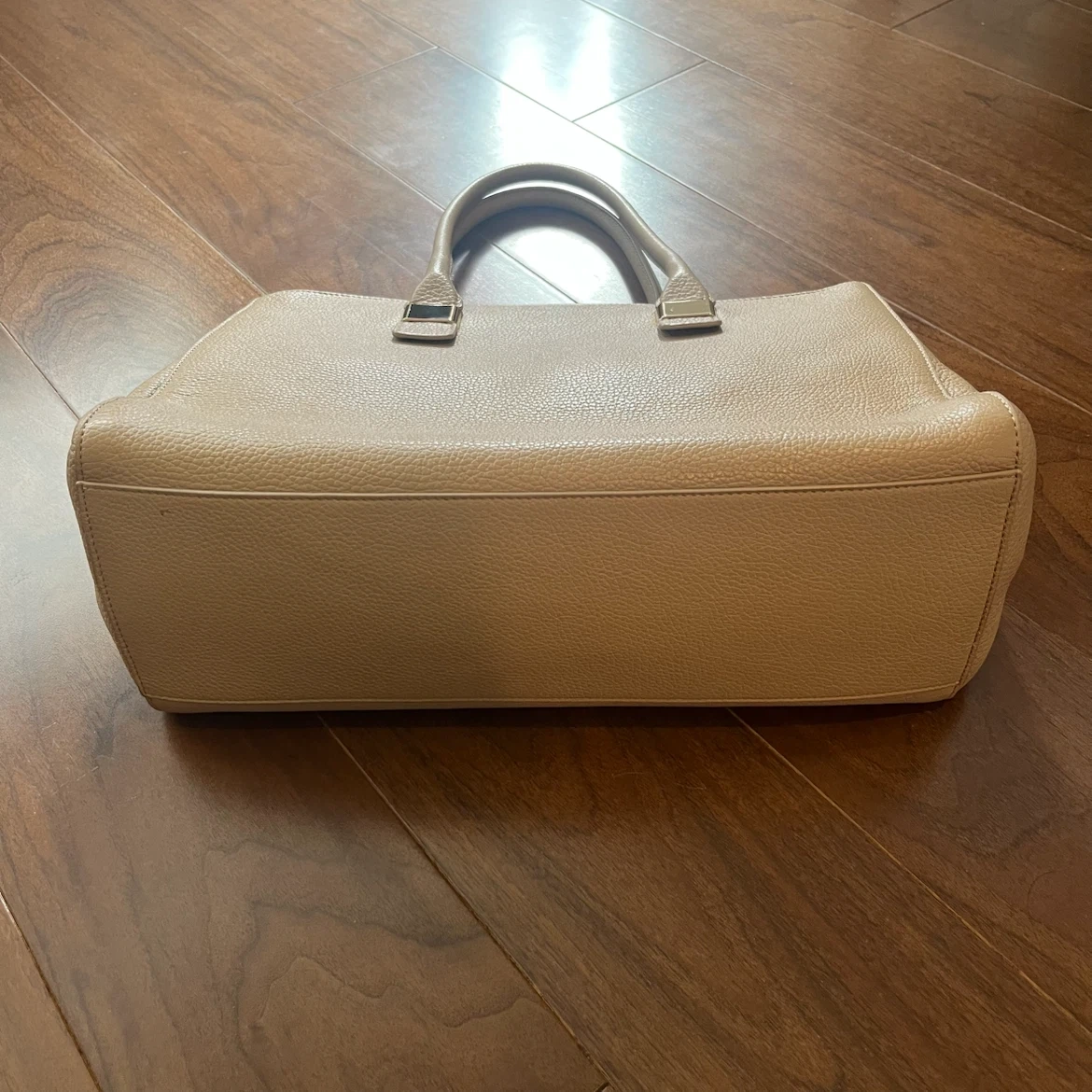 【美品】✨FURLA フルラ ハンドバッグ ベージュの写真4枚目