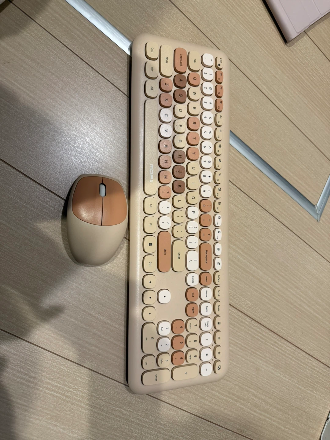 タブレットスタンド＆キーボードセットの写真3枚目