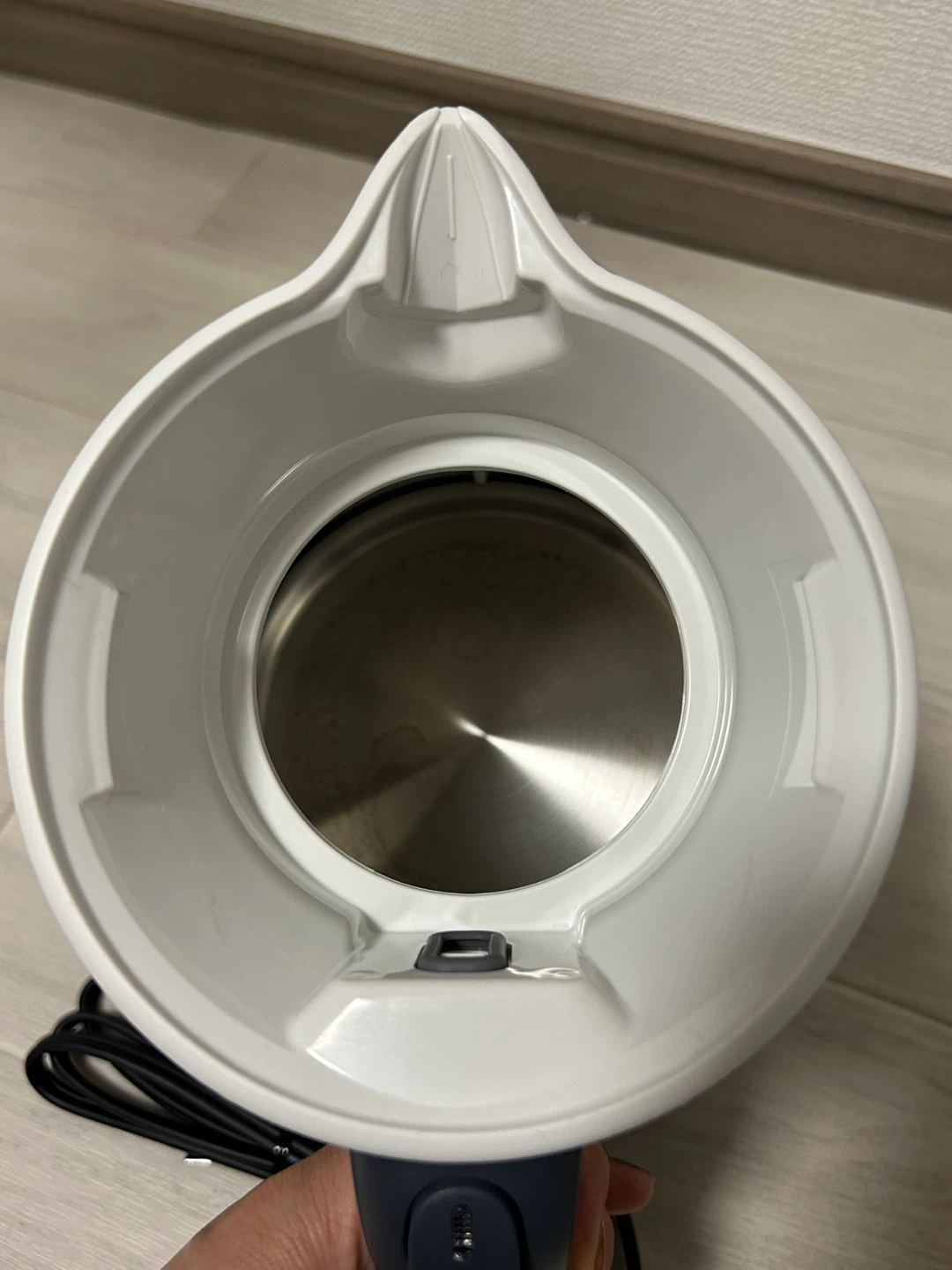 タイガー 電気ケトル 1.0L ネイビーの写真2枚目