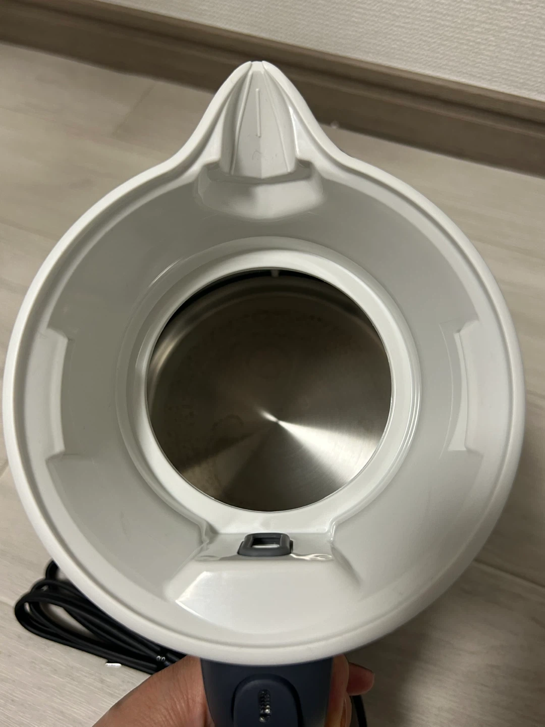 タイガー 電気ケトル 1.0L ネイビーの写真2枚目