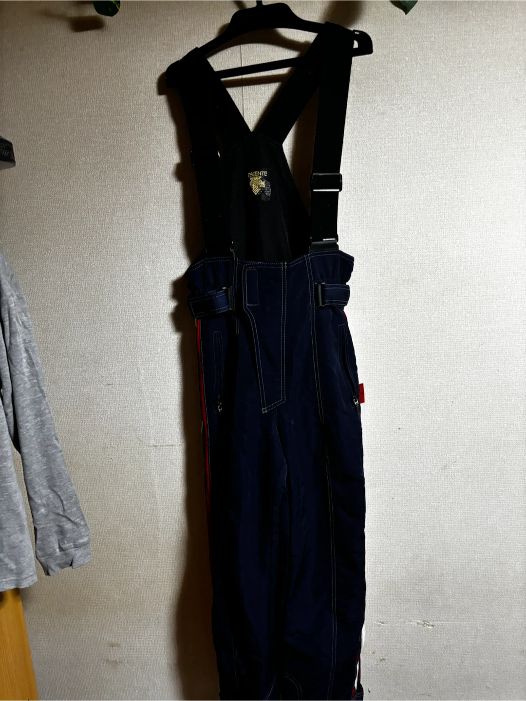 DESCENTE スキーウェア 上下セット 160サイズ位の写真2枚目