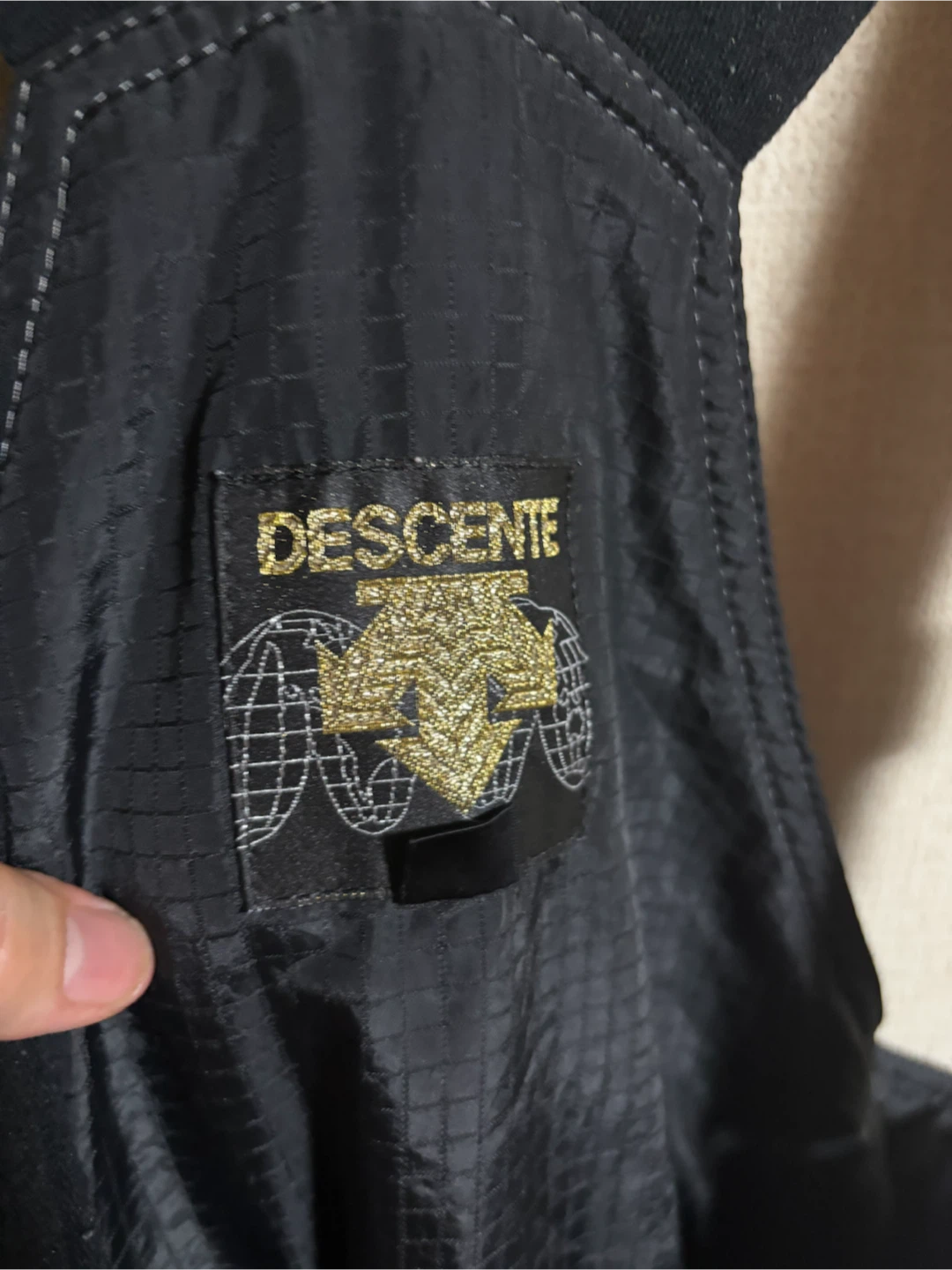 DESCENTE スキーウェア 上下セット 160サイズ位の写真3枚目