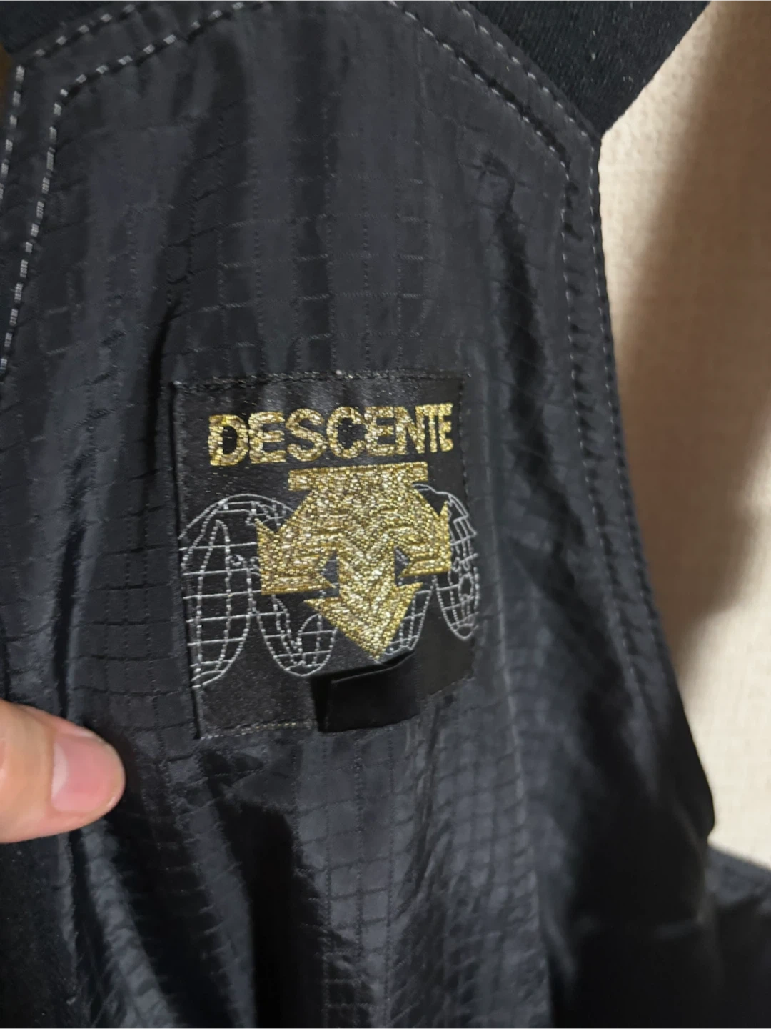 DESCENTE スキーウェア 上下セット 160サイズ位の写真3枚目