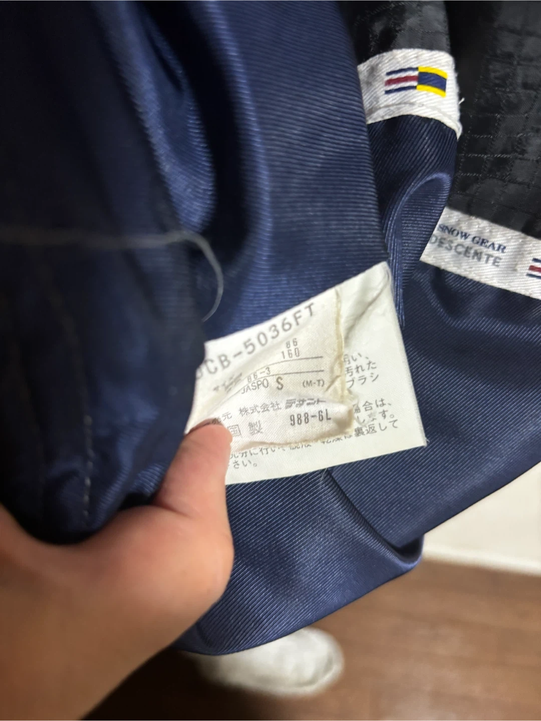 DESCENTE スキーウェア 上下セット 160サイズ位の写真5枚目