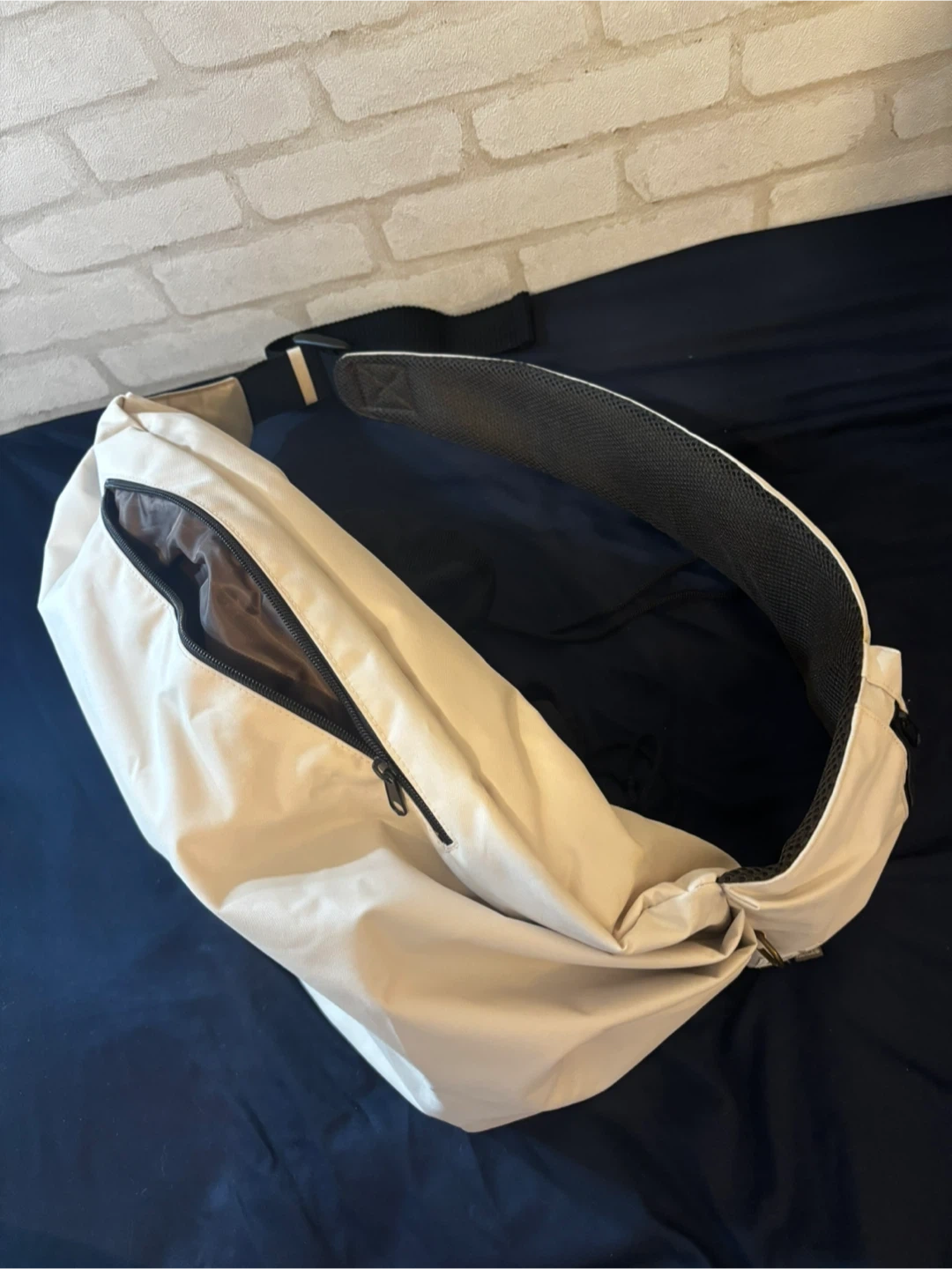 RADICA ラディカ ペット用スリングバッグ ベージュの写真2枚目