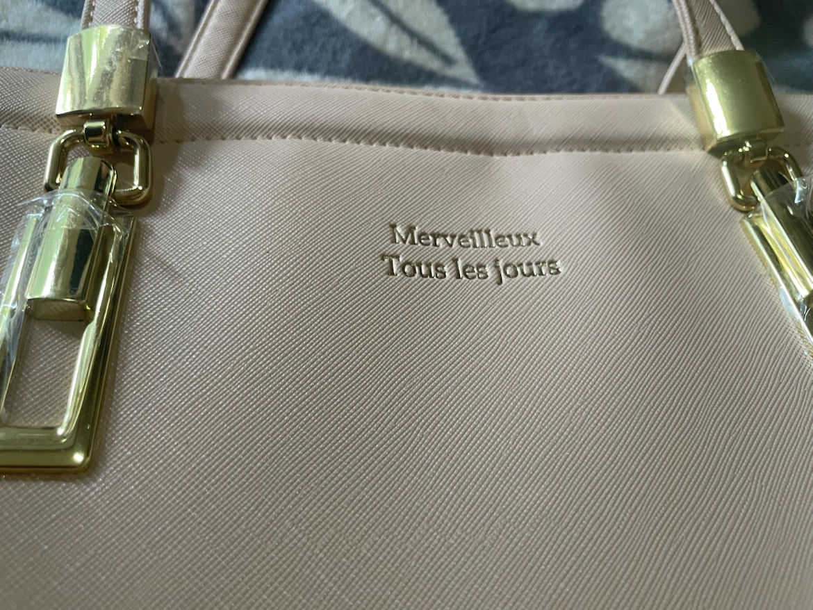 新品　ベージュ　お仕事など用バッグの写真2枚目