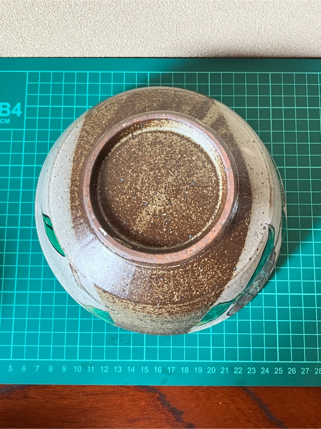 手描き椿柄 どんぶり 陶器 大皿の写真3枚目