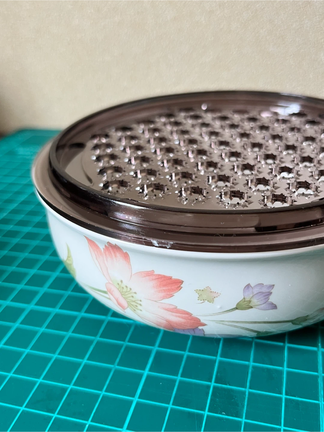 花柄 陶器製 おろし器付きボウルの写真5枚目