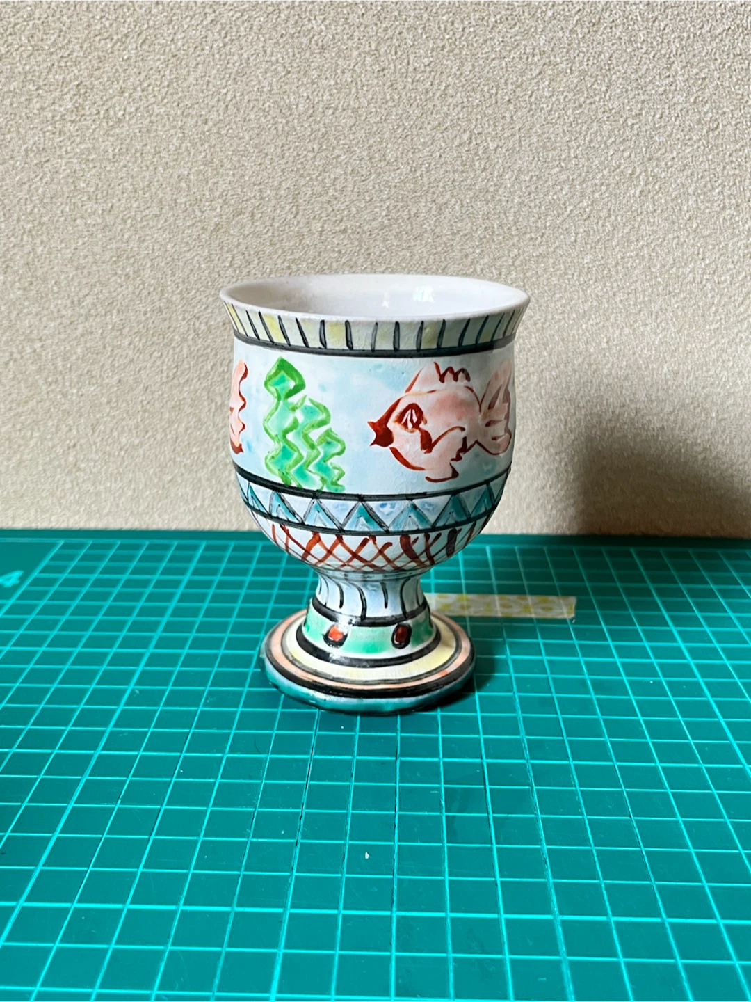 金魚柄 陶器製 ゴブレットの写真2枚目