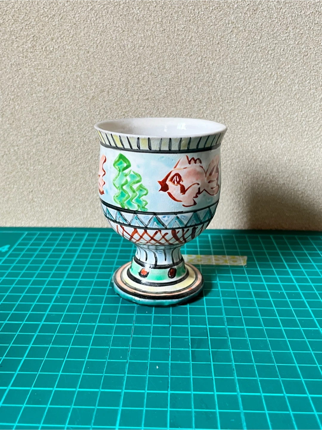 金魚柄 陶器製 ゴブレットの写真2枚目
