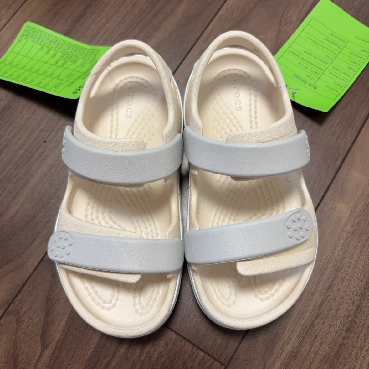 【新品】クロックス サンダル C10 ベージュ