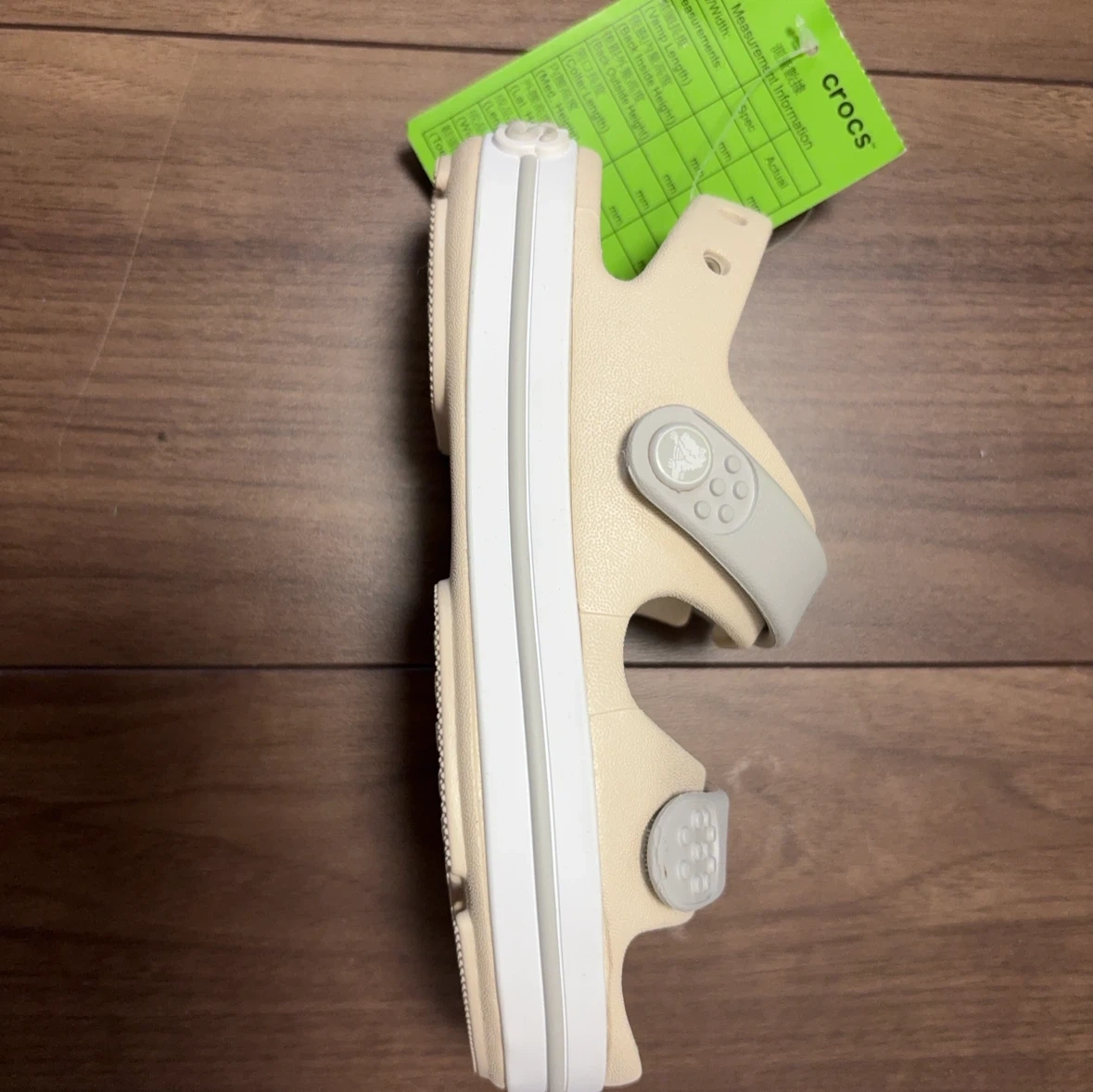 【新品】クロックス サンダル C10 ベージュの写真2枚目