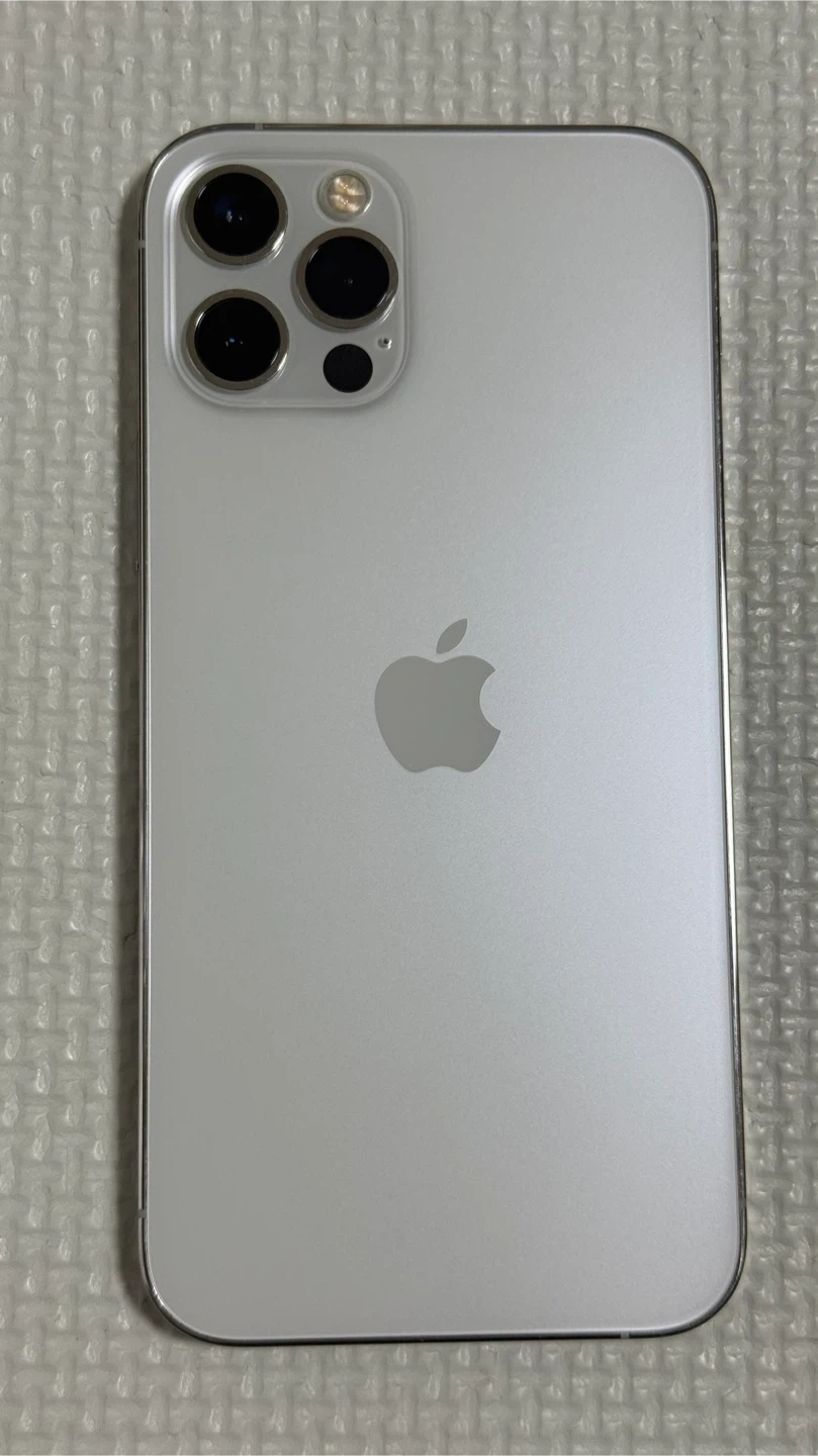 iPhone 12 Pro 256GB シルバー SIMフリーの写真2枚目