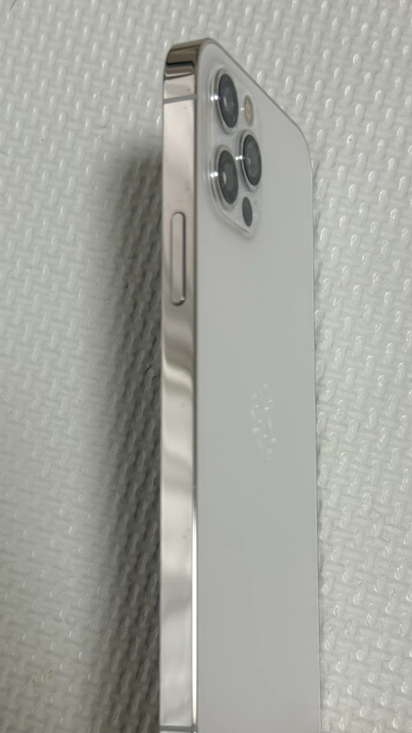 iPhone 12 Pro 256GB シルバー SIMフリーの写真3枚目