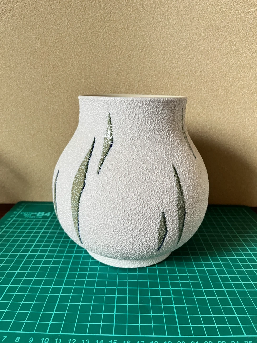 銀峯陶器 花瓶 白 槌目模様