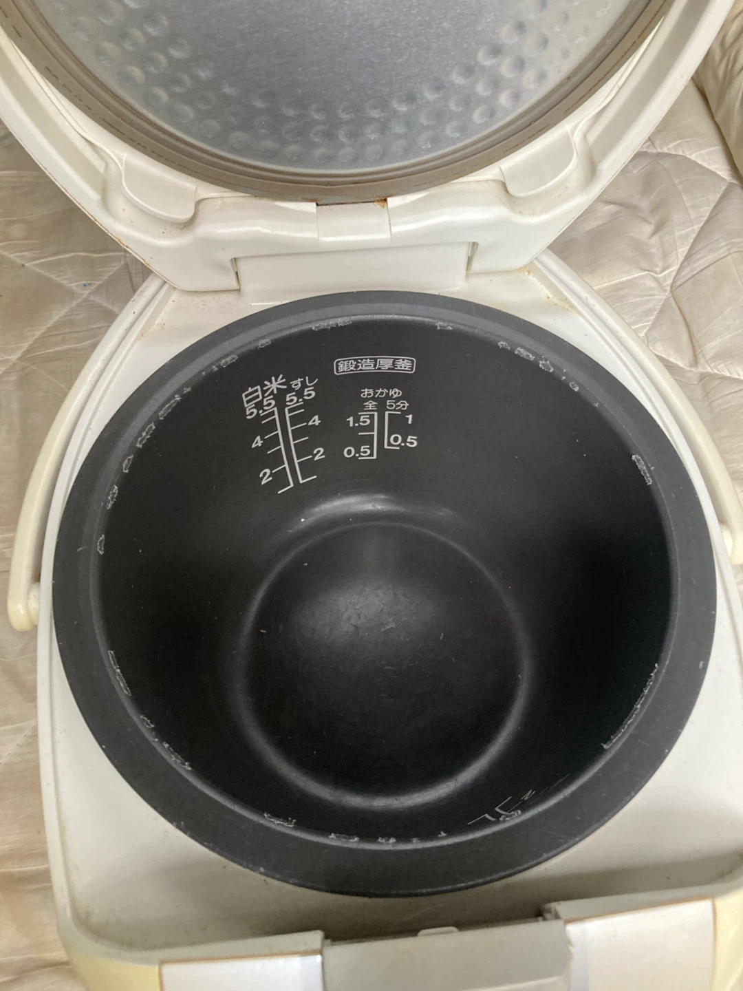 東芝 炊飯器 RC-10JM 5.5合の写真2枚目