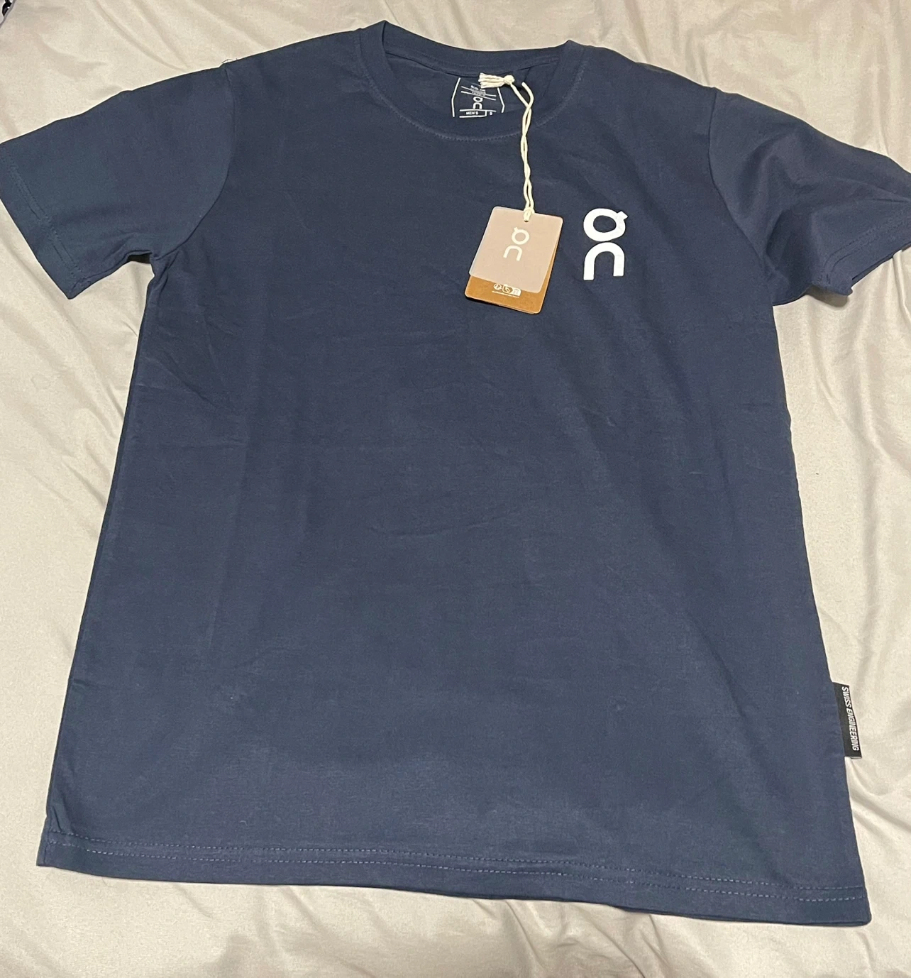 オン ランニング メンズ Tシャツ ネイビー Sサイズの写真2枚目