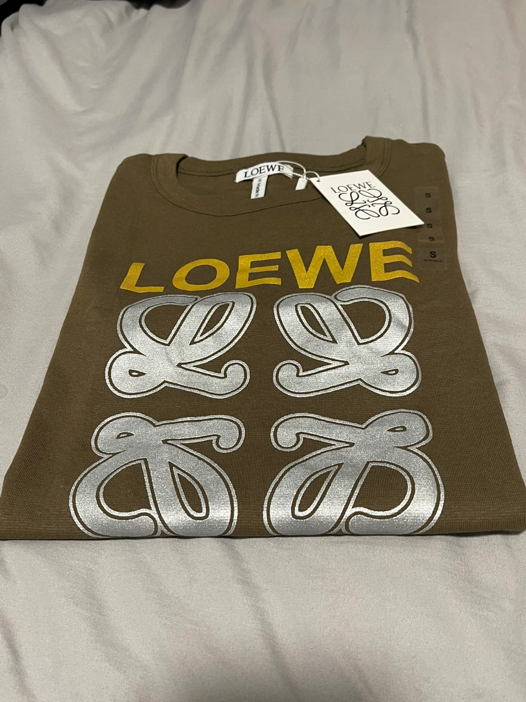 ロエベ Tシャツ カーキ Sサイズの写真2枚目