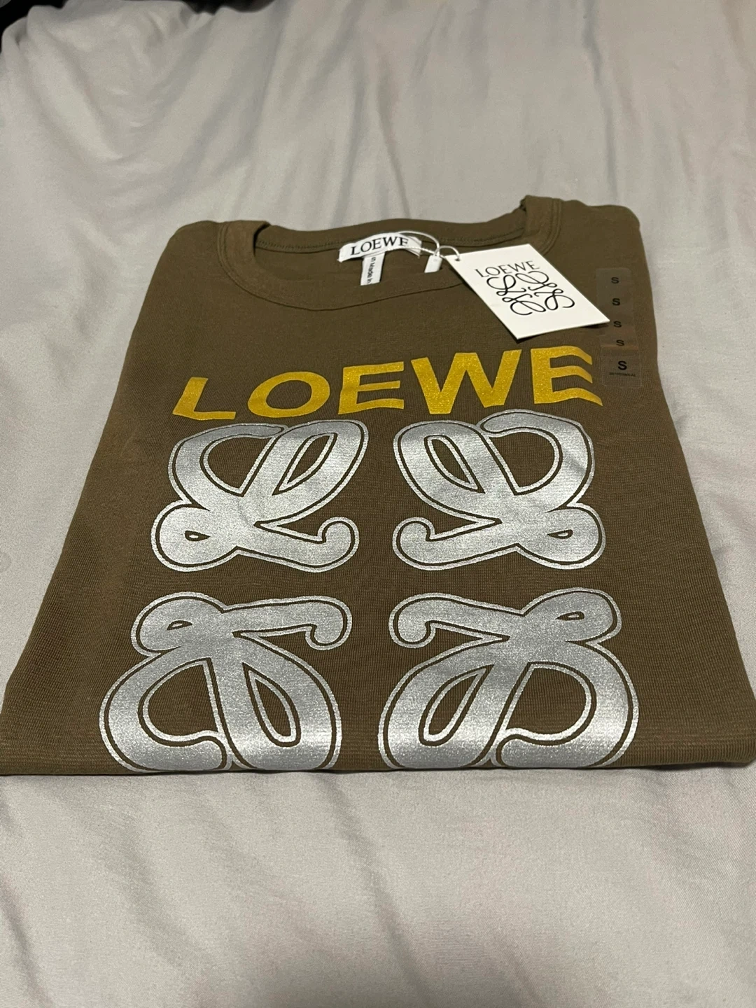 ロエベ Tシャツ カーキ Sサイズの写真2枚目