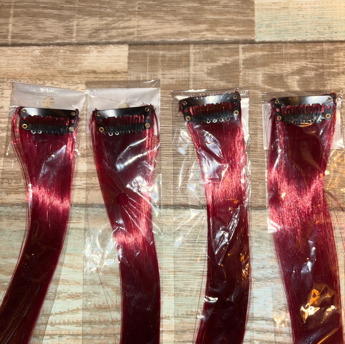 ヘアエクステ クリップ式 レッド 4本セットの写真2枚目