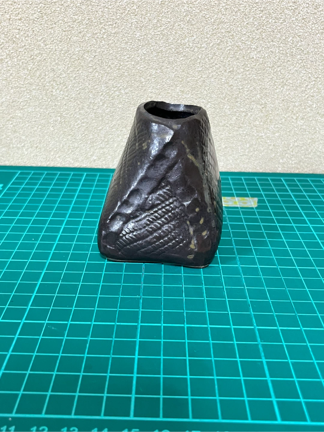 陶器 花瓶 一輪挿し ダークブラウンの写真2枚目