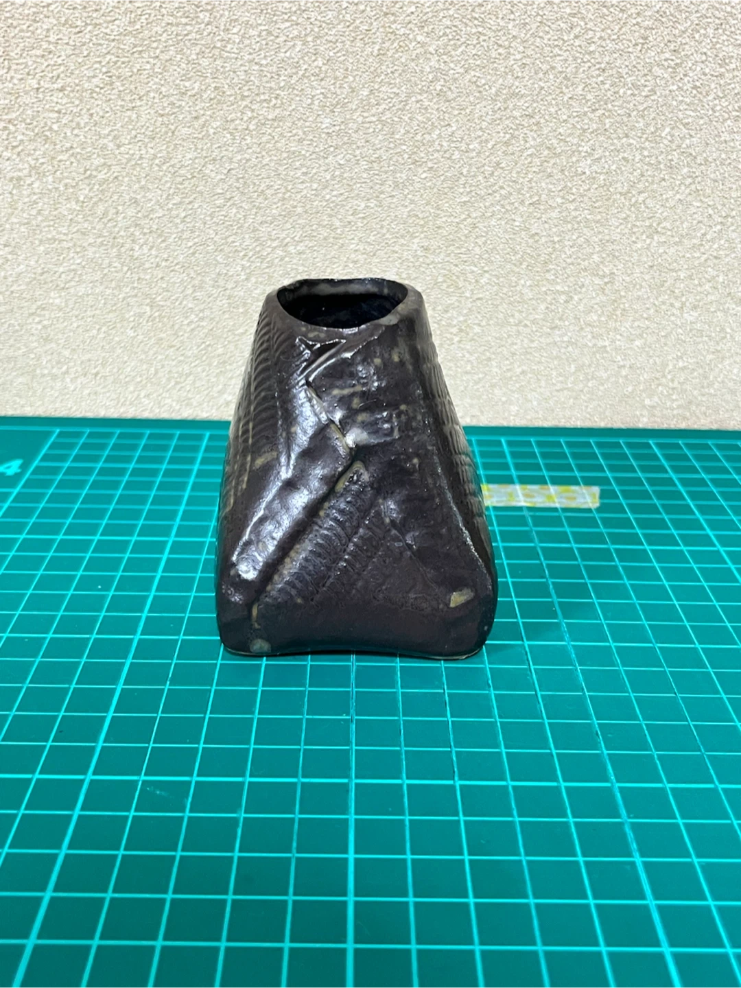 陶器 花瓶 一輪挿し ダークブラウンの写真4枚目