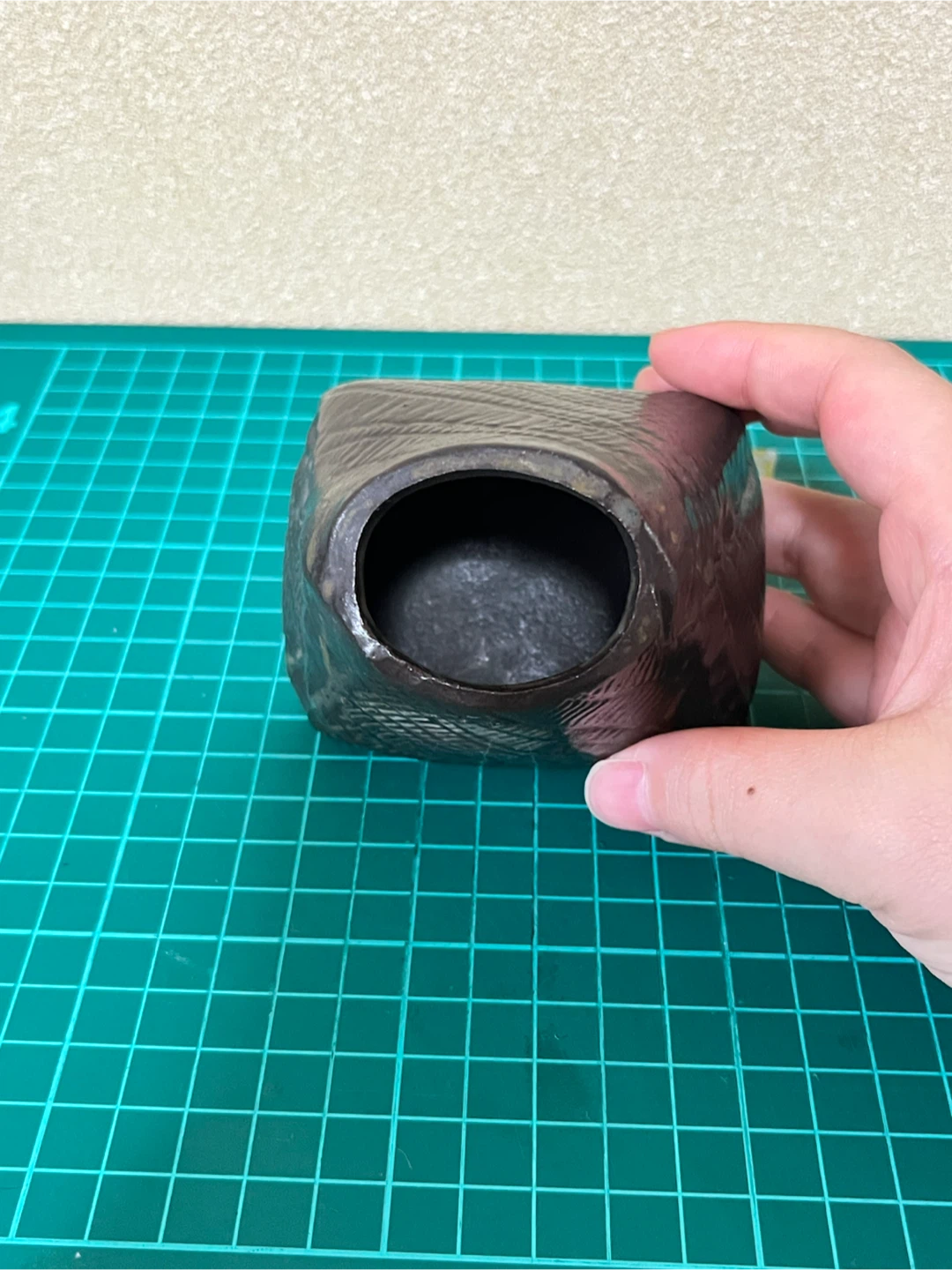 陶器 花瓶 一輪挿し ダークブラウンの写真5枚目
