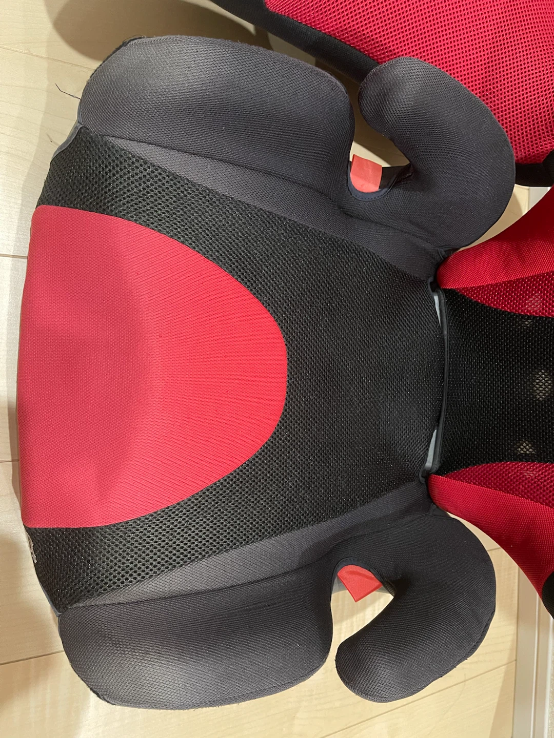 エールベベ サラット3ステップクワトロST チャイルドシートの写真4枚目