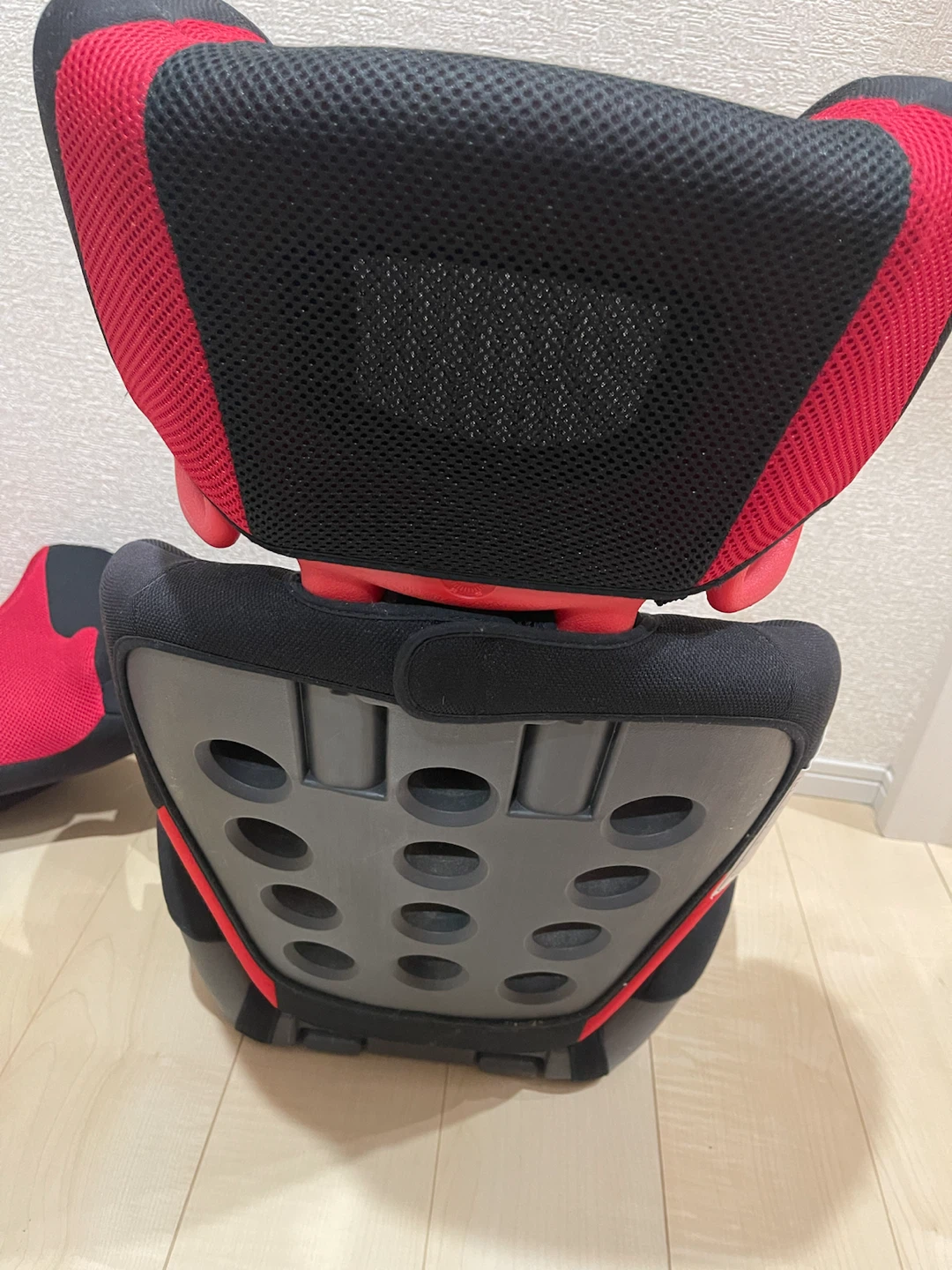 エールベベ サラット3ステップクワトロST チャイルドシートの写真9枚目