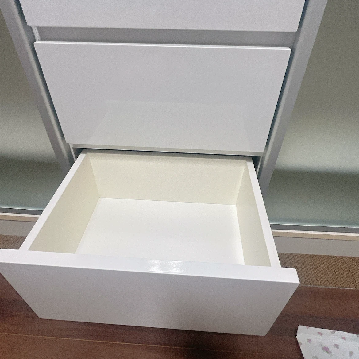 サイドボード 収納棚 ガラス扉 白 食器棚 棚の写真10枚目