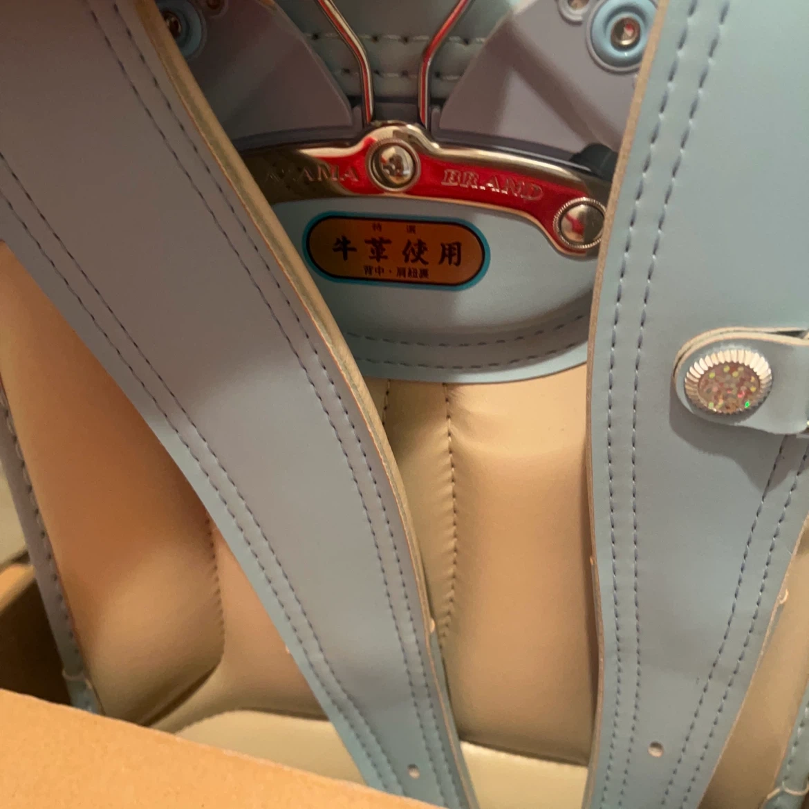 カザマランドセル スカイブルー 牛革使用の写真4枚目