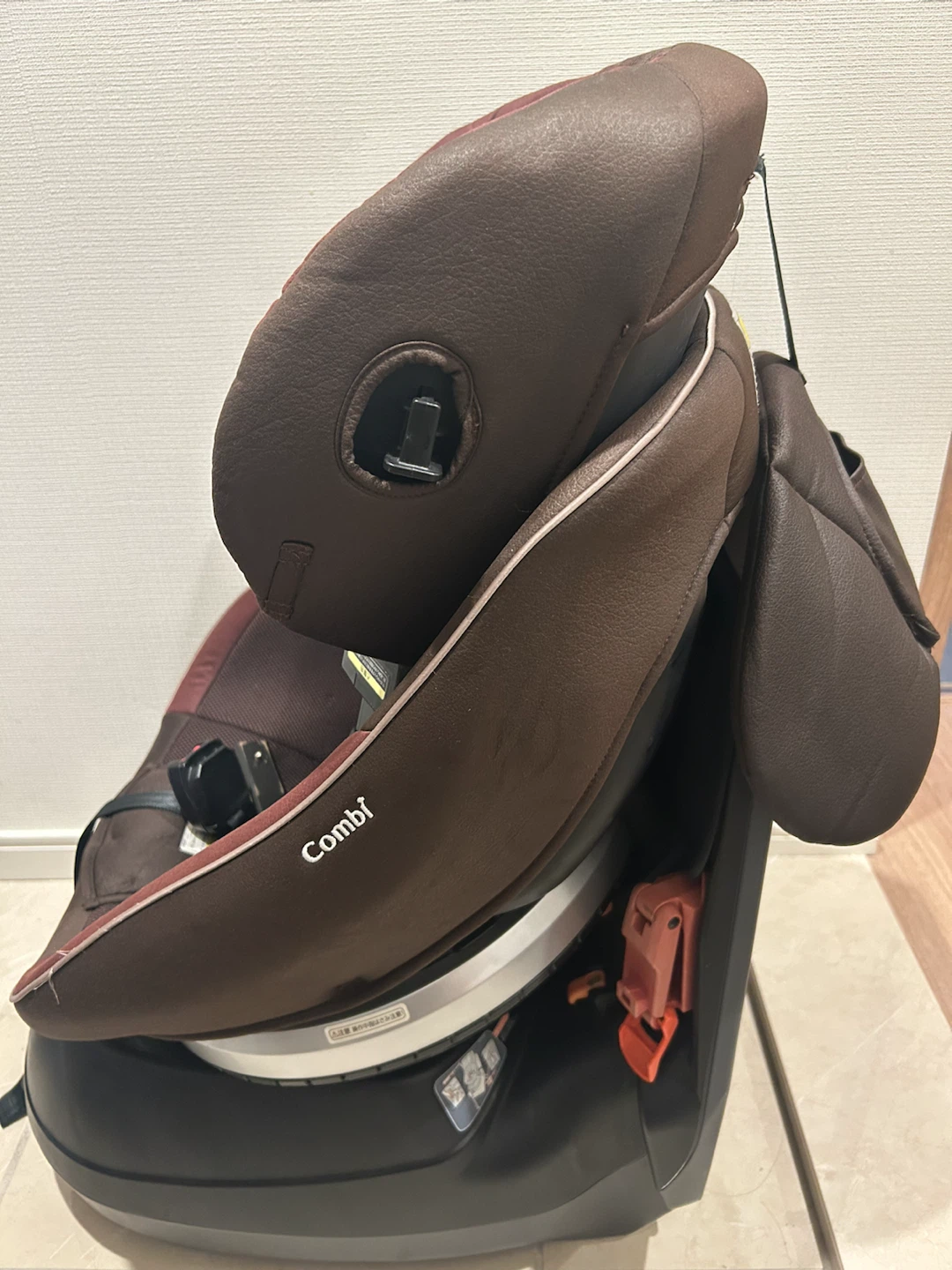 コンビ_クルムーブ_回転式チャイルドシートの写真4枚目
