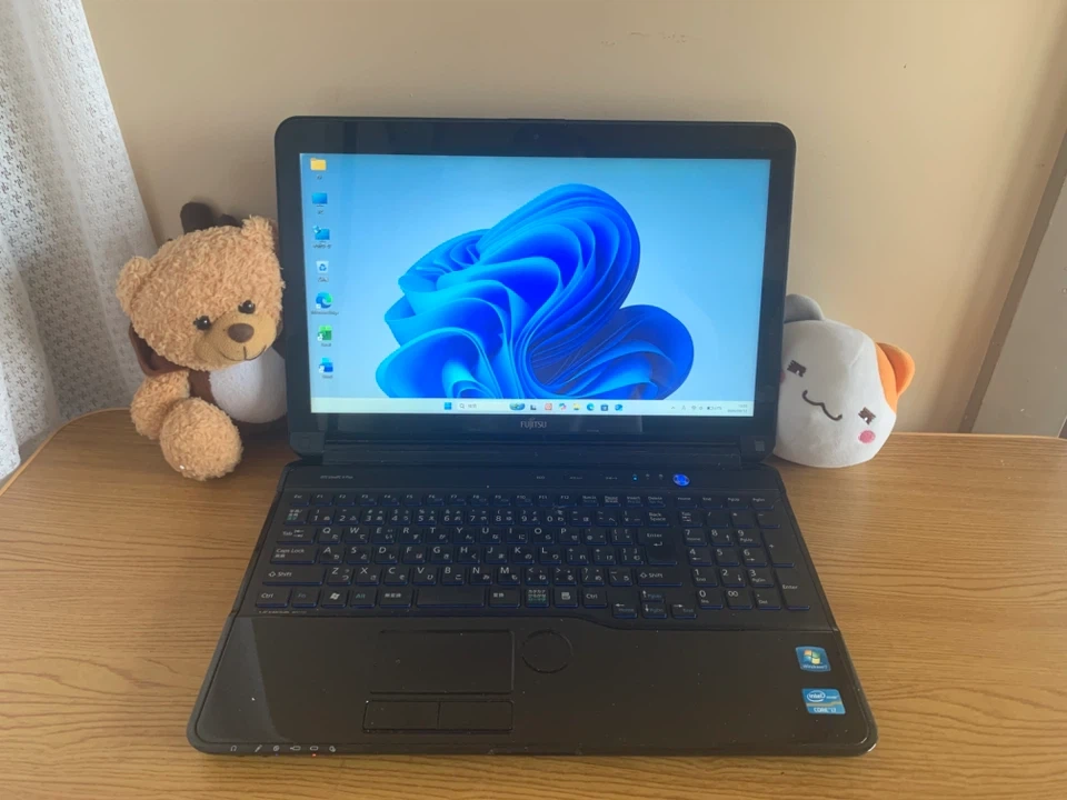 富士通 LIFEBOOK AH77/G i7