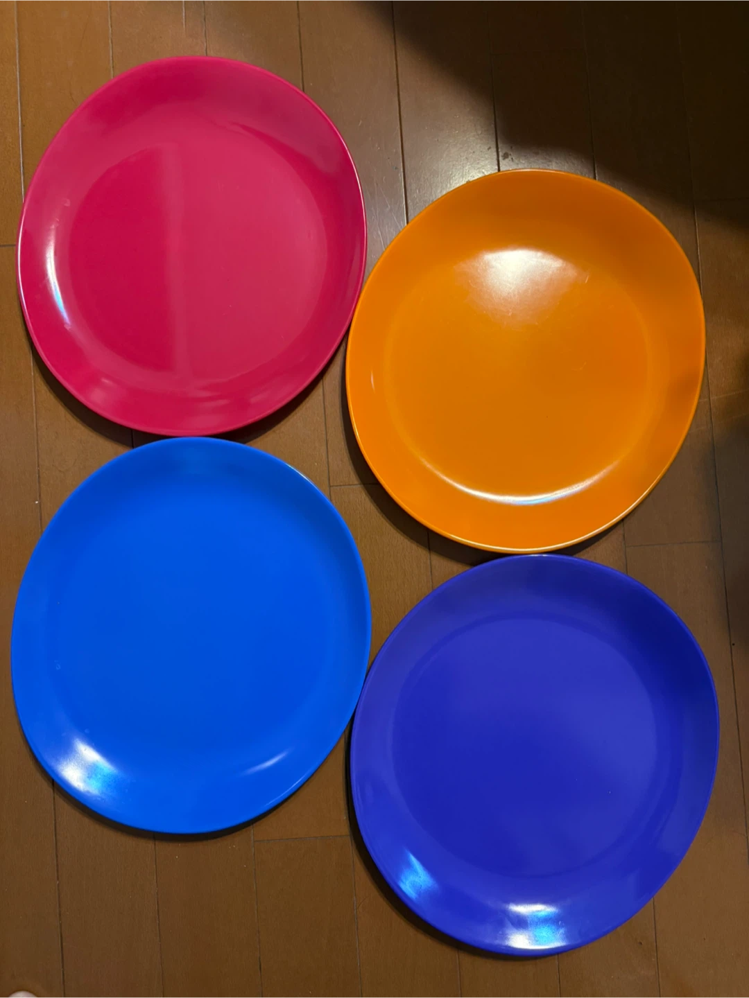 カラフルなプラスチックプレート 4枚セット