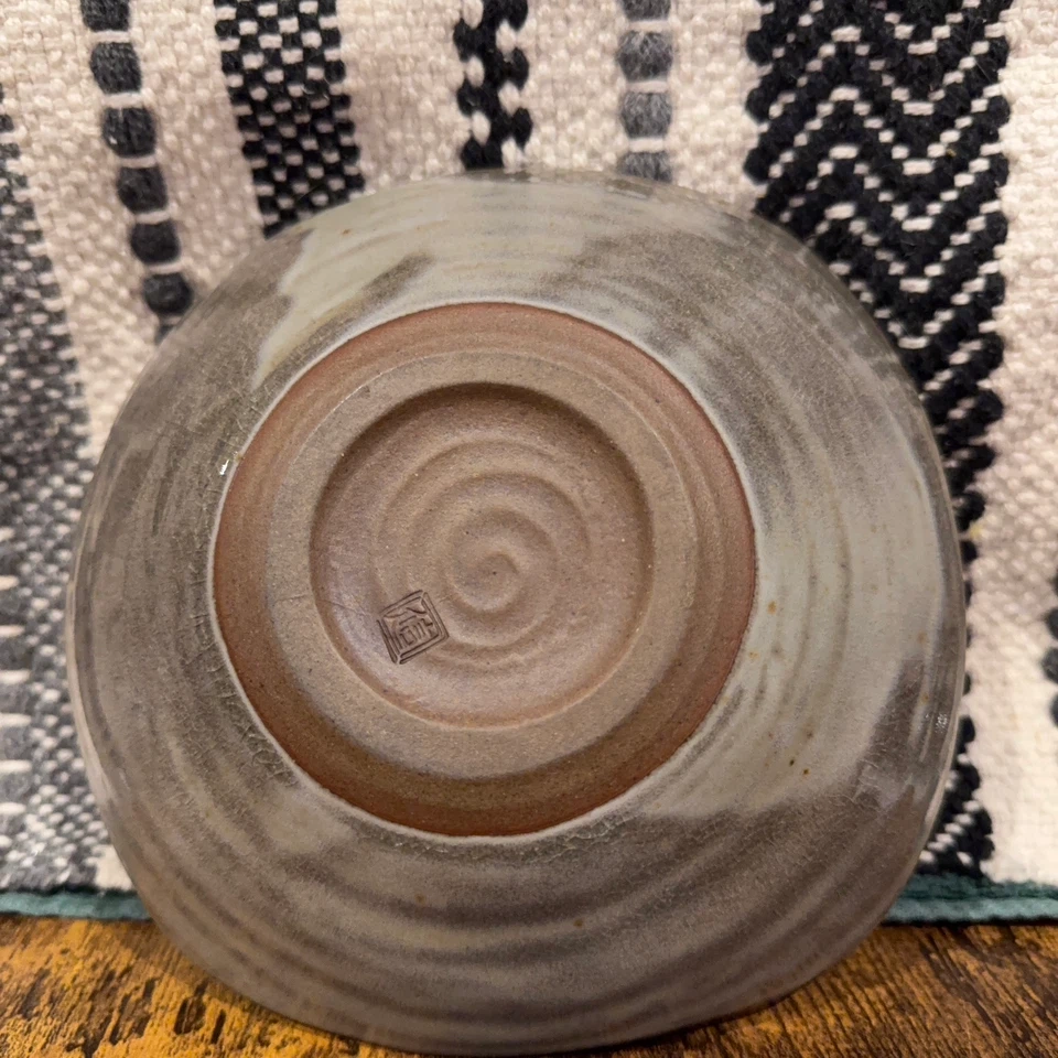 Japanese Shigaraki Ware Sakura Serving Bowl - Stamped Markの写真3枚目