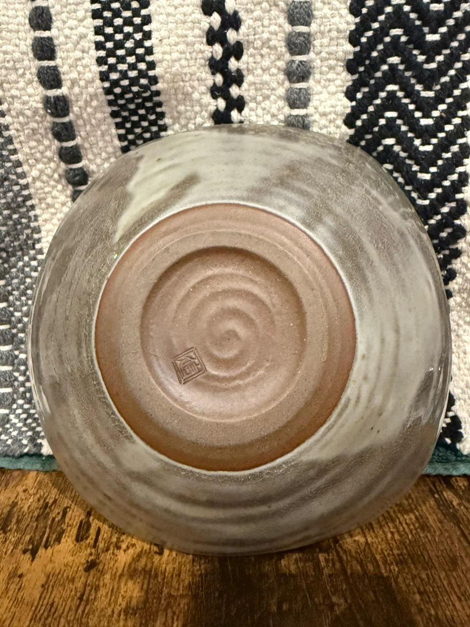 Japanese Shigaraki Ware Sakura Serving Bowl - Stamped Markの写真5枚目