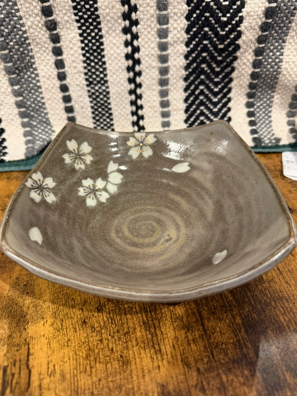 Japanese Shigaraki Ware Sakura Serving Bowl - Stamped Markの写真8枚目