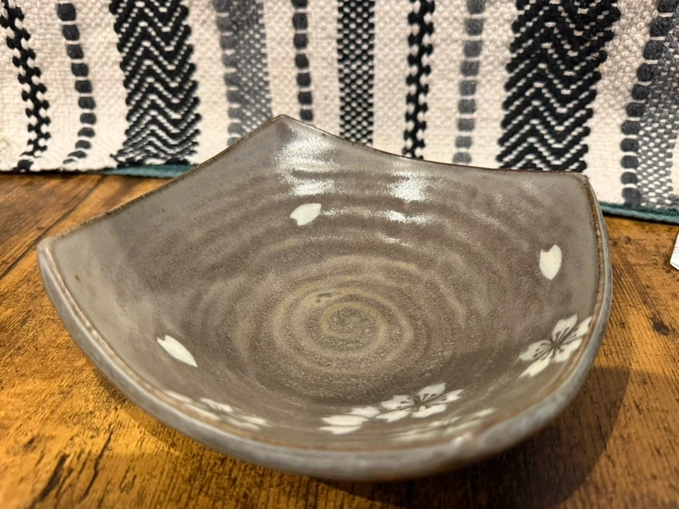 Japanese Shigaraki Ware Sakura Serving Bowl - Stamped Markの写真10枚目