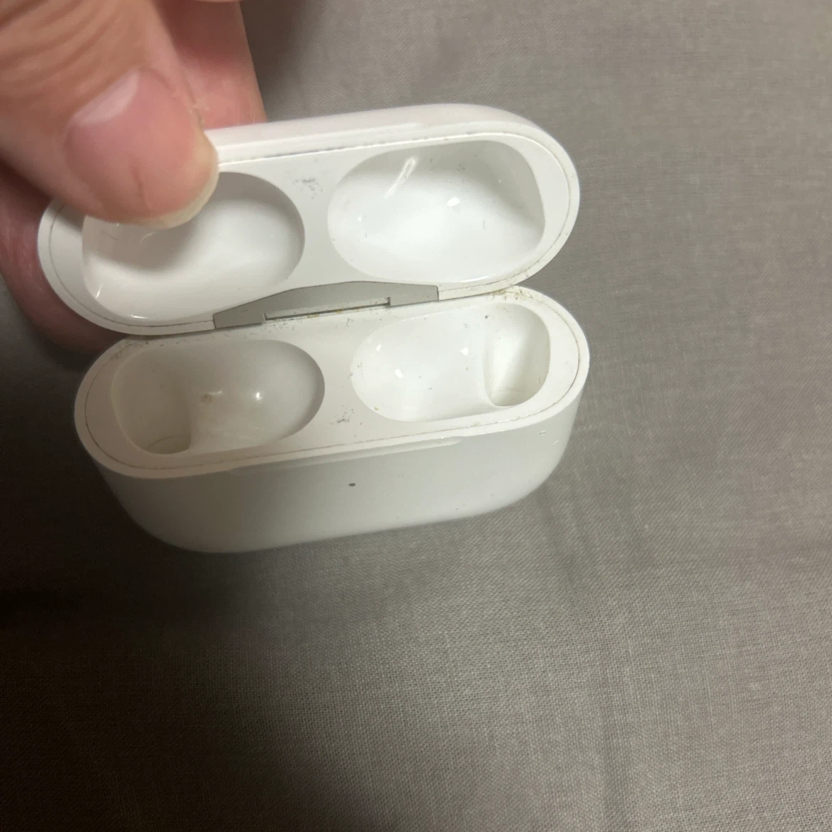 アップル AirPods Pro 充電ケースの写真3枚目