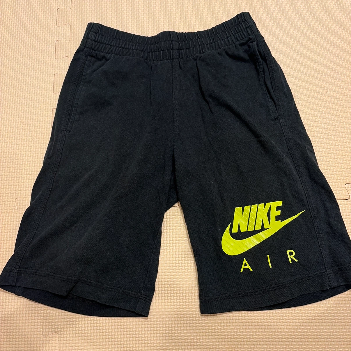 NIKE ショートパンツ ブラック ネオンイエロー　XS