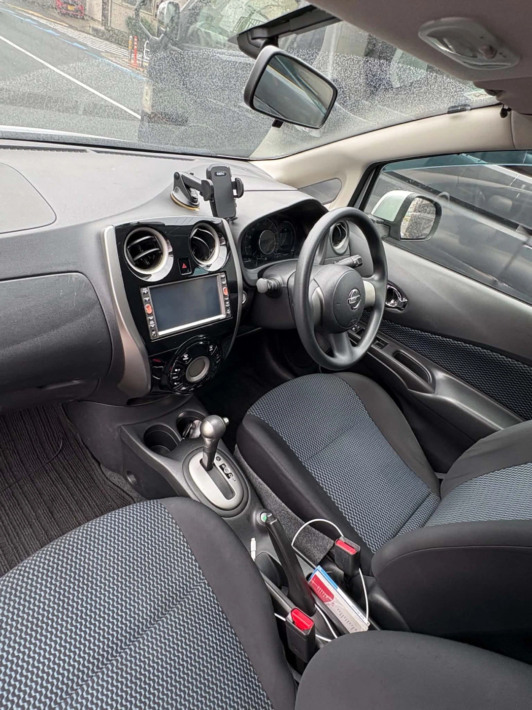 日産 ノート シルバーの写真5枚目