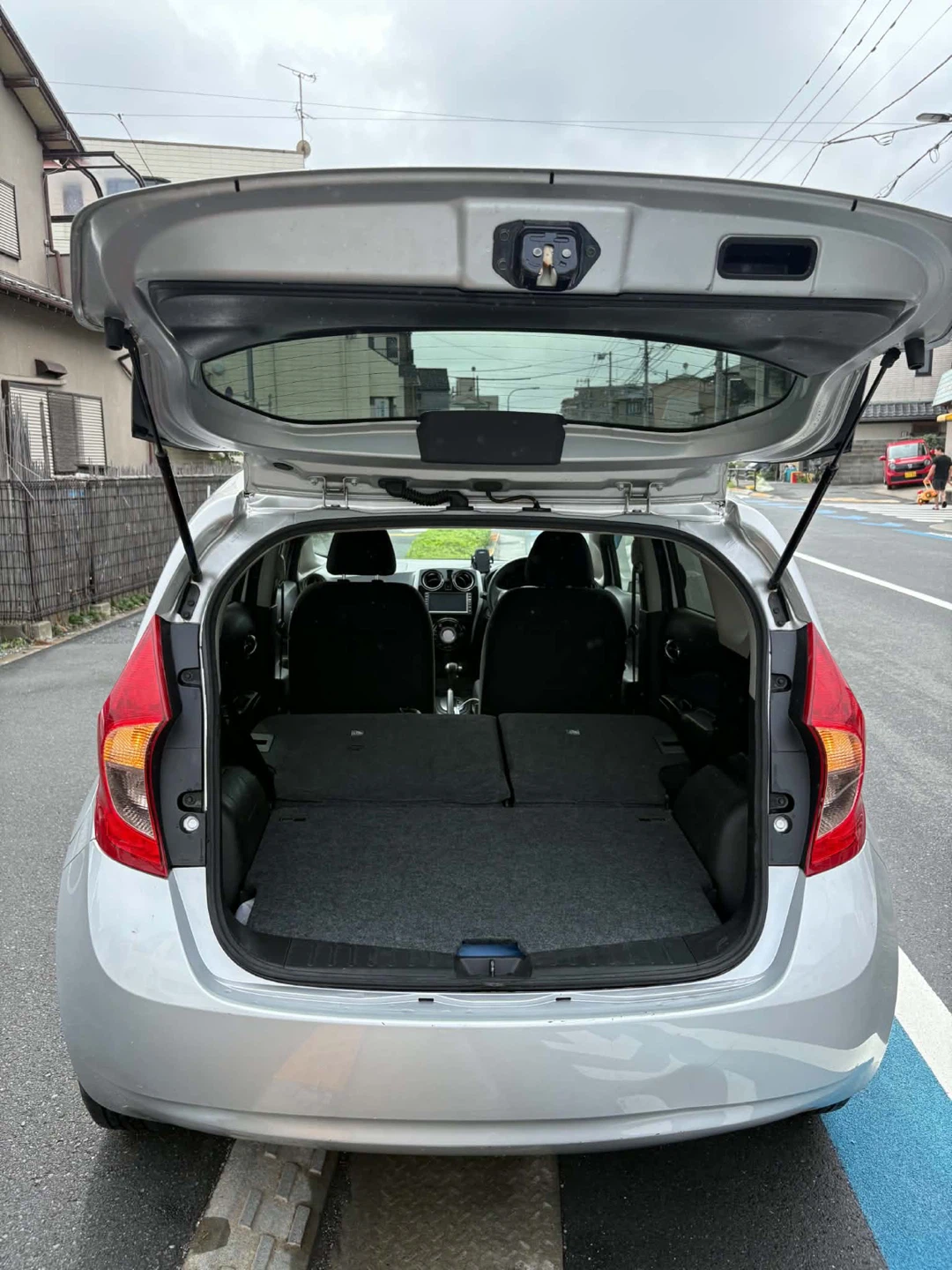 日産 ノート シルバーの写真6枚目