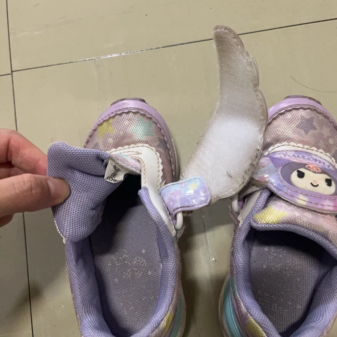 クロミ スニーカー 16cm パープル 光る靴の写真3枚目