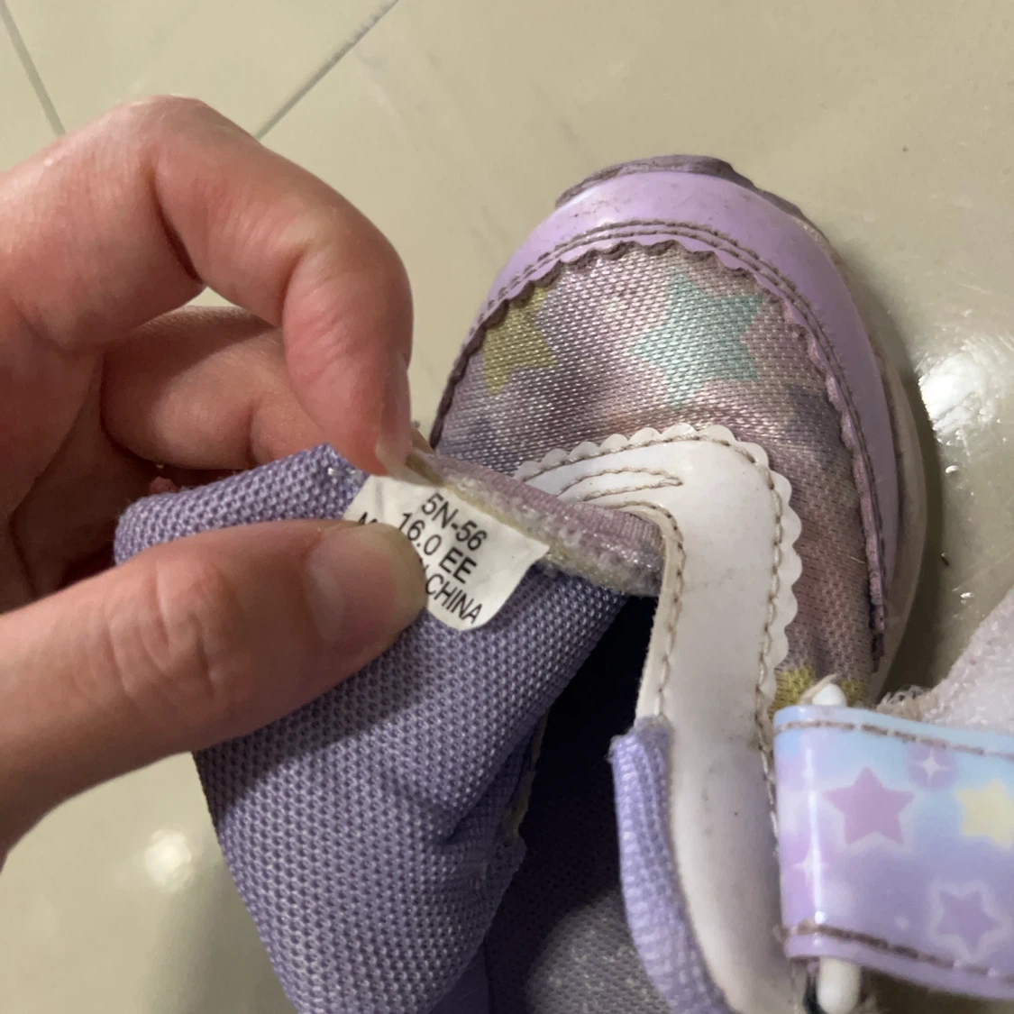 クロミ スニーカー 16cm パープル　光る靴の写真4枚目
