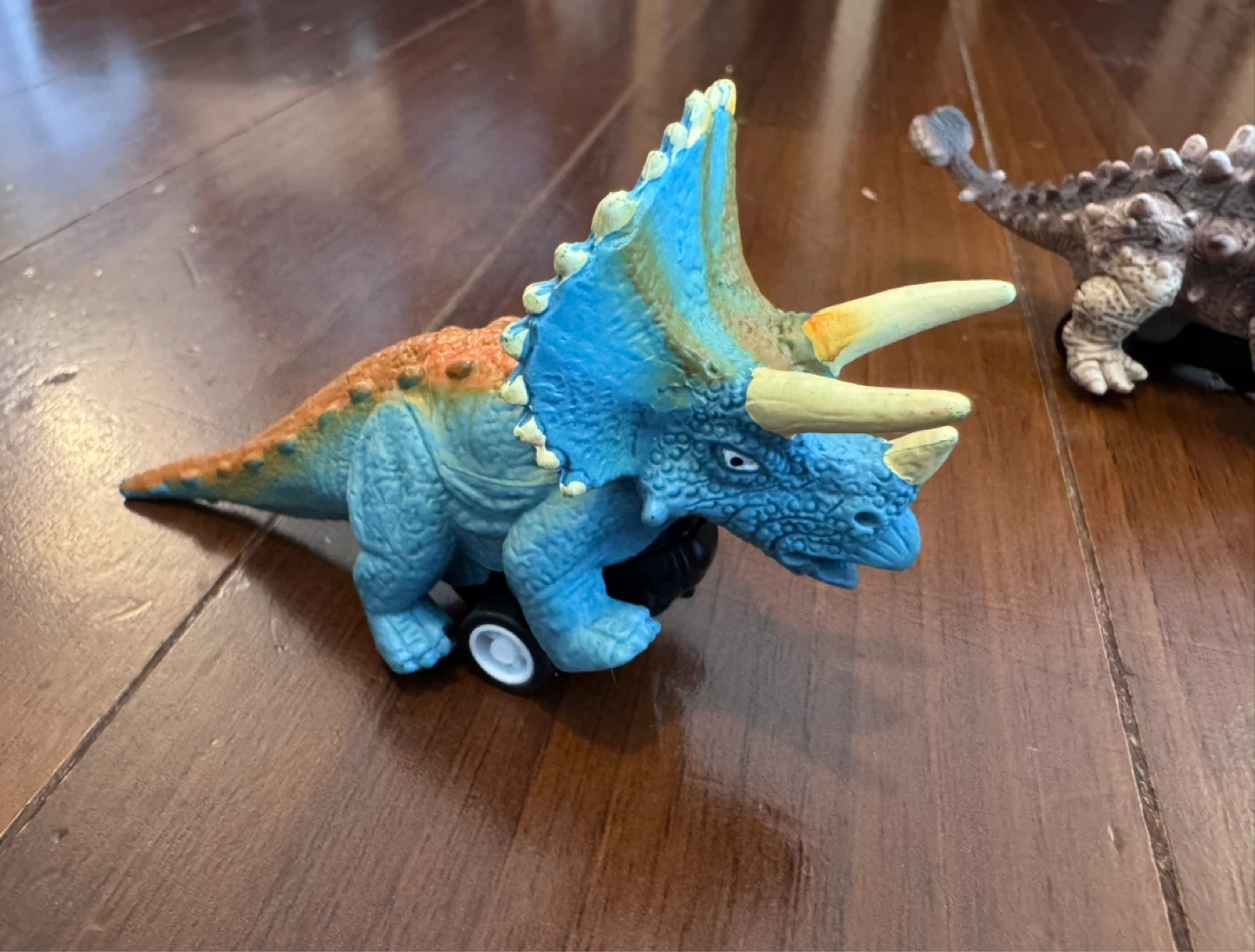 恐竜 プルバックカー 6体セット 車輪付きの写真5枚目