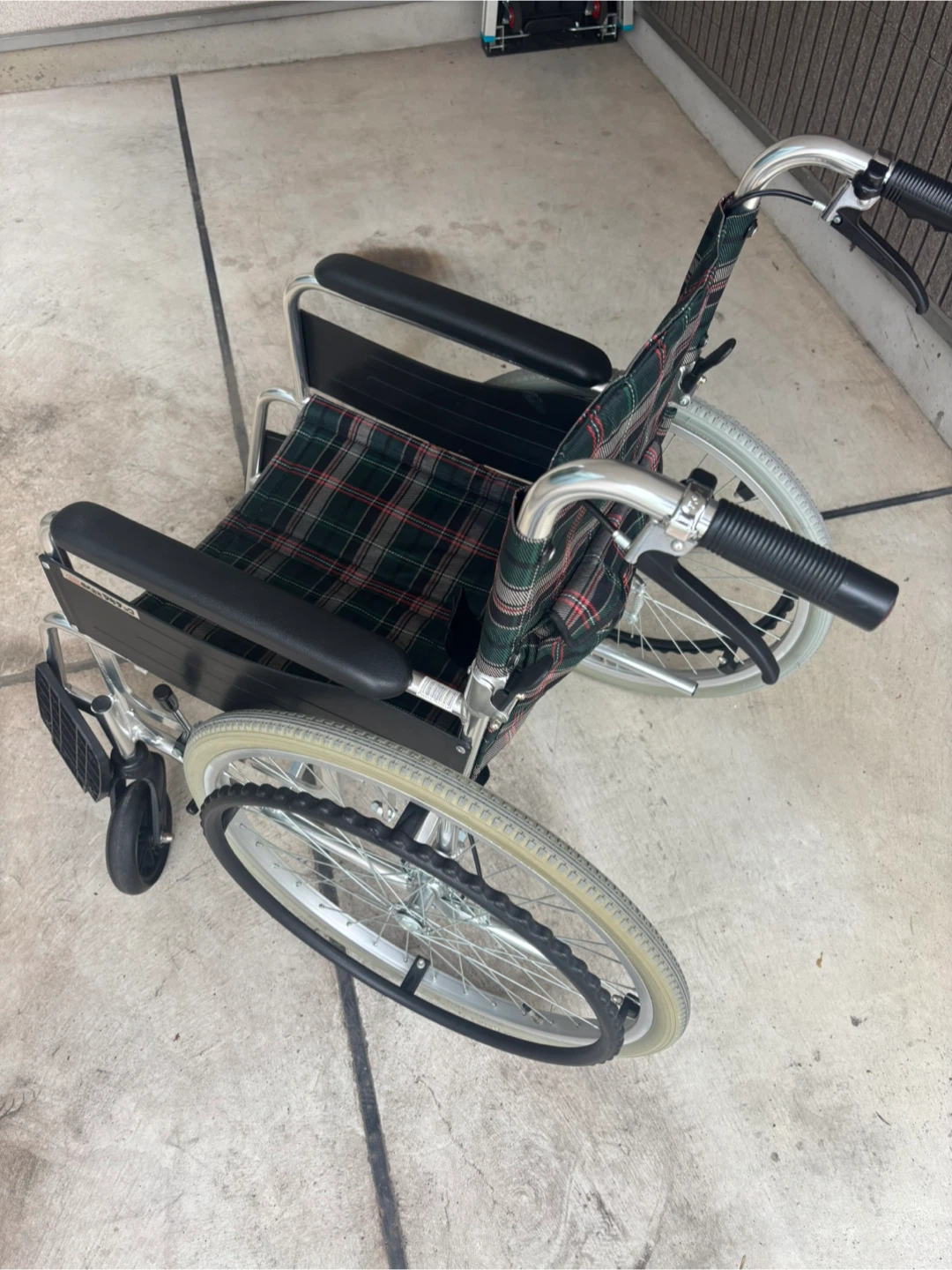 マキテック 車椅子 チェック柄の写真2枚目