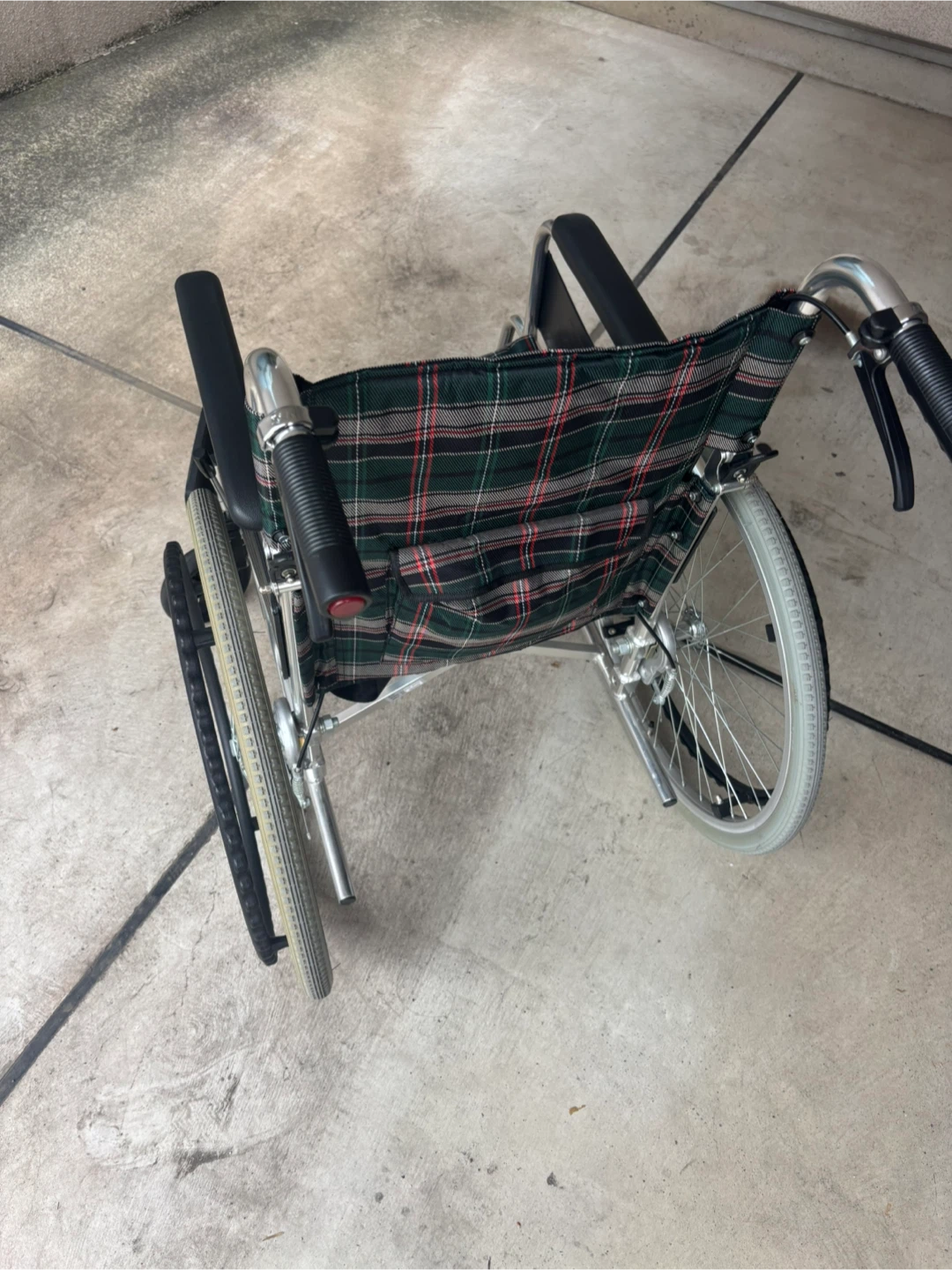 マキテック 車椅子 チェック柄の写真3枚目