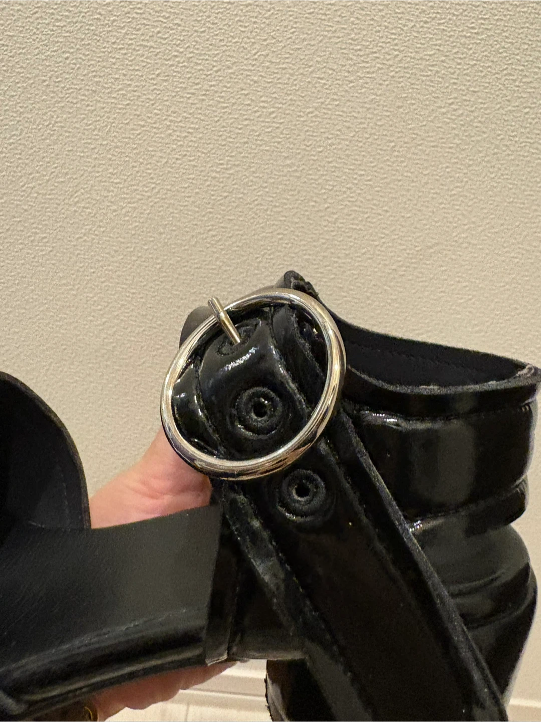 MM6 Maison Margiela サンダル 37.5 ブラック エナメルの写真2枚目